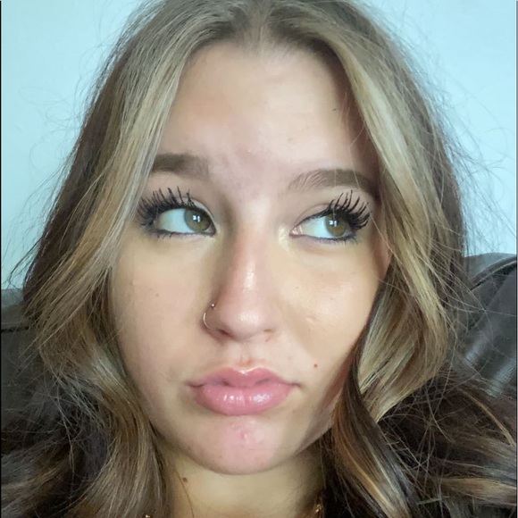 Meet your Posher, Hailee - Picture 2 of 2